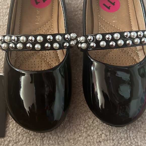 Tahari Ballet Shoes with Pearl Details - Picture 6 of 6